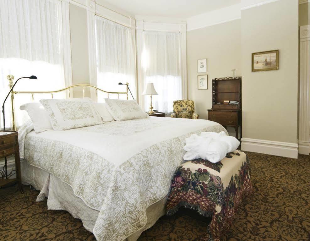 O Canada House Bed & Breakfast Vancouver Bagian luar foto
